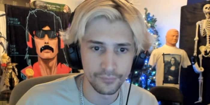 xQc ดึงมีดสเกลเลตัน CS2 ที่หาได้ยากอย่างมหัศจรรงสูง